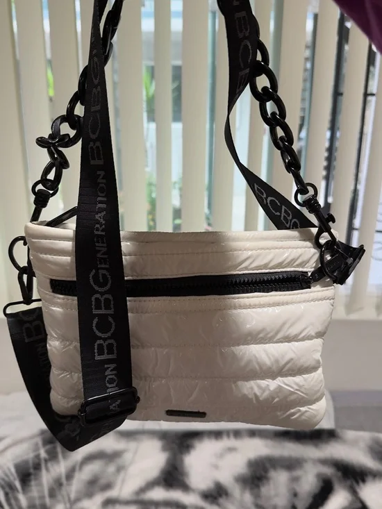 BCBGeneration White Quilted Crossbody Bag with Black Chain and Logo Strap - Picture 9 of 13